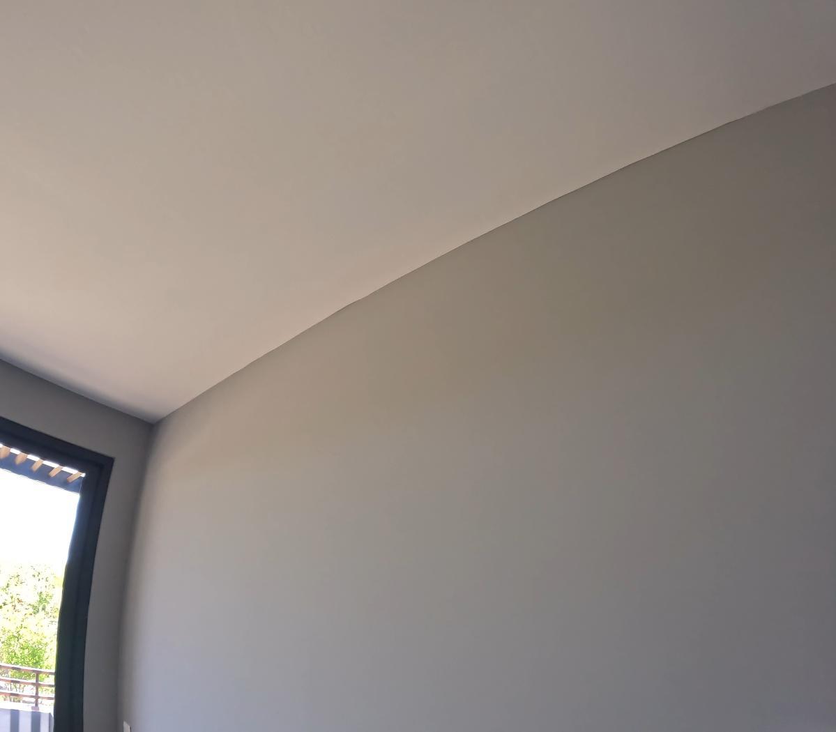 Interior — unión pared y techo