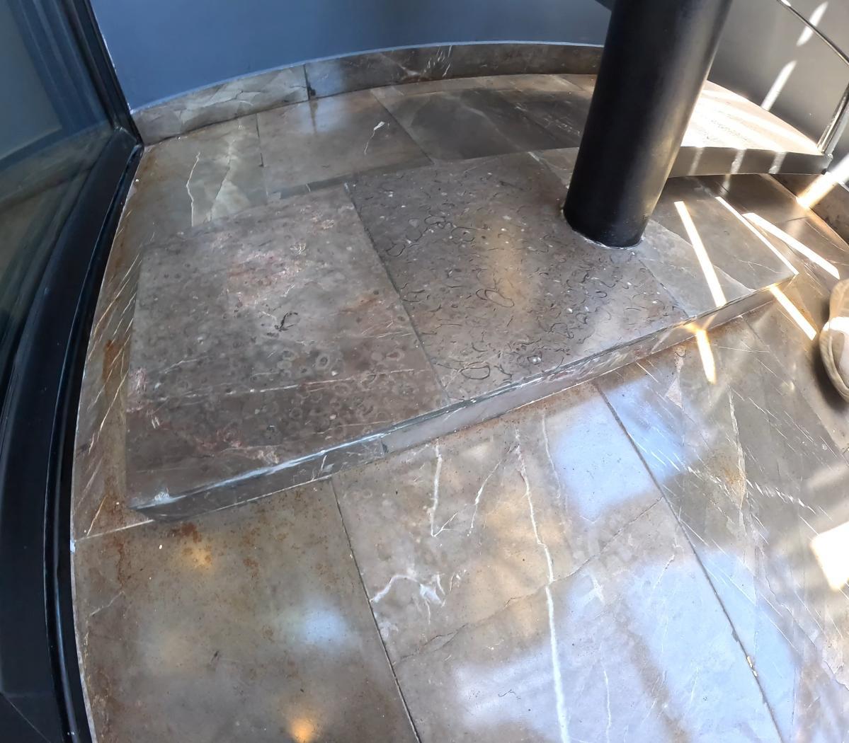 Pisos — recubrimiento de mármol