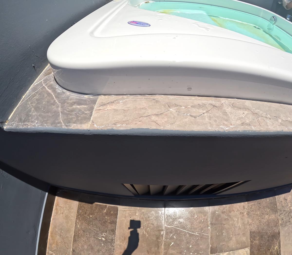 Solario — jacuzzi y acabados exteriores